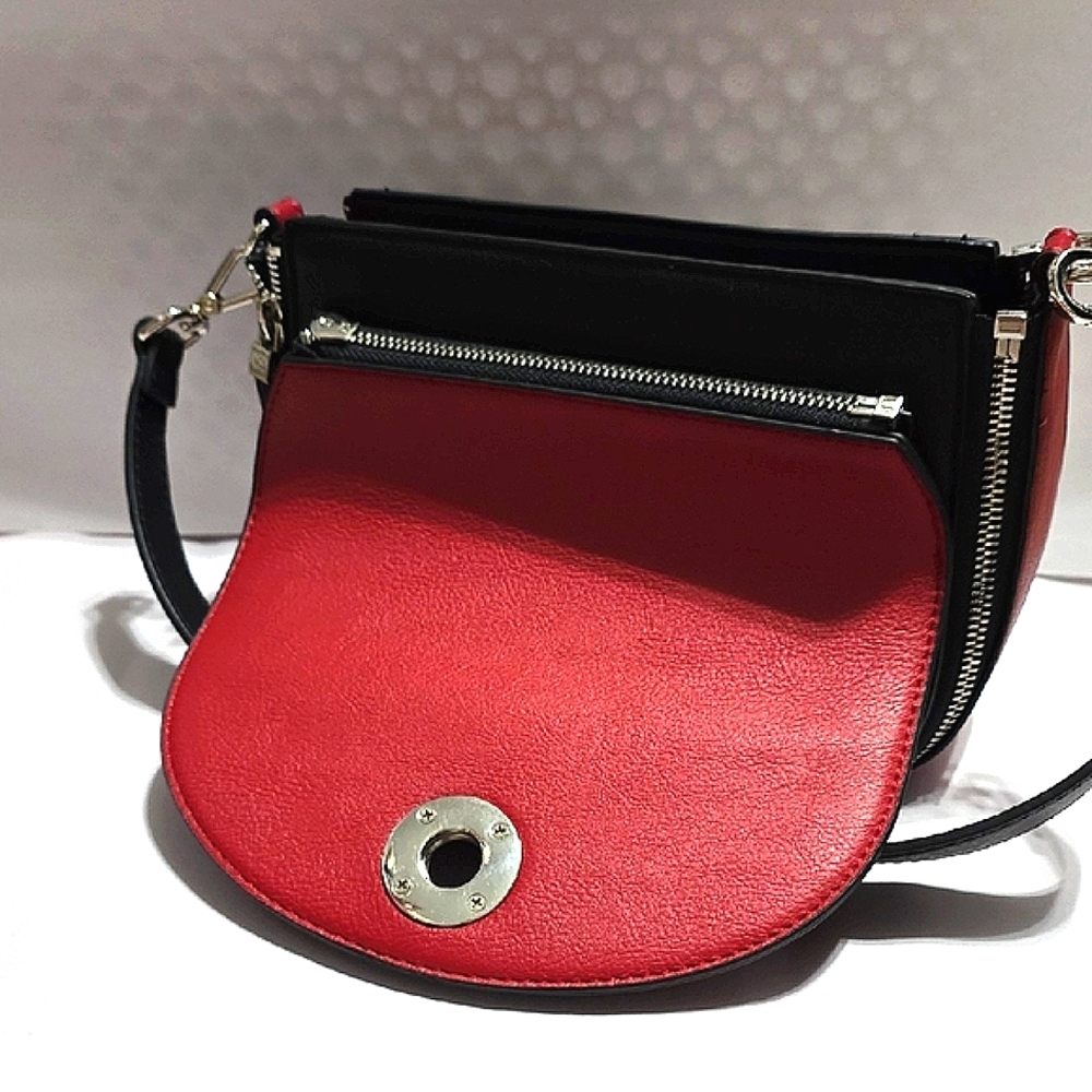 CARPISA Sophisticated Red and Black Hand/Crossbody Bag with Adjustable Strap - Picture 5 of 12
